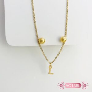 Collar dije letra L, el tamaño de los topos puede variar