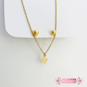Collar dije letra N, el tamaño de los topos puede variar
