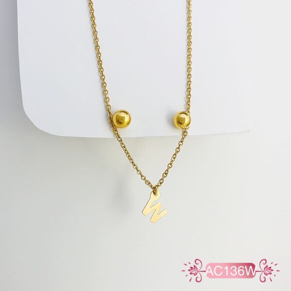 Collar dije letra W, el tamaño de los topos puede variar