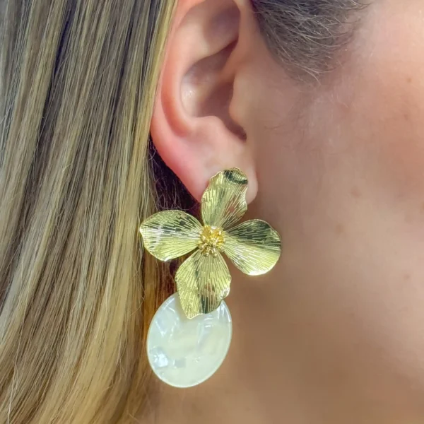 Arete flor nacar 6 cm